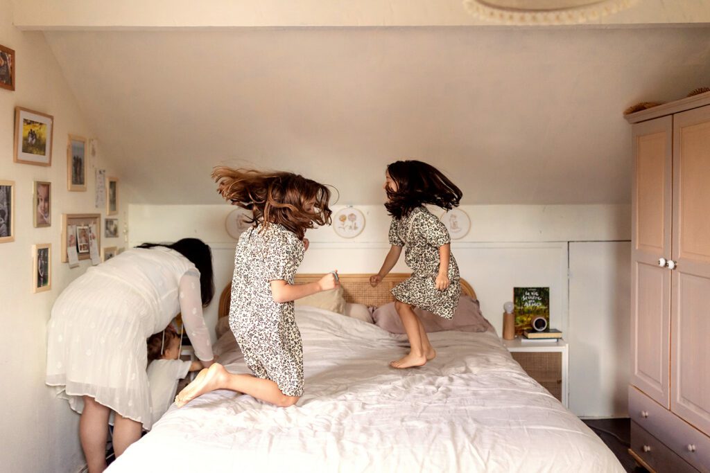 kids jumping on the bed