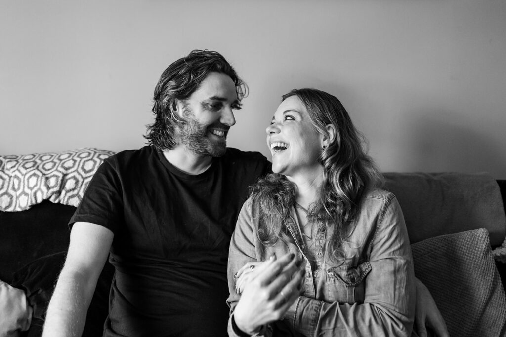 couple laughing during a family photoshoot, for Romantic couple shots in your family photoshoot