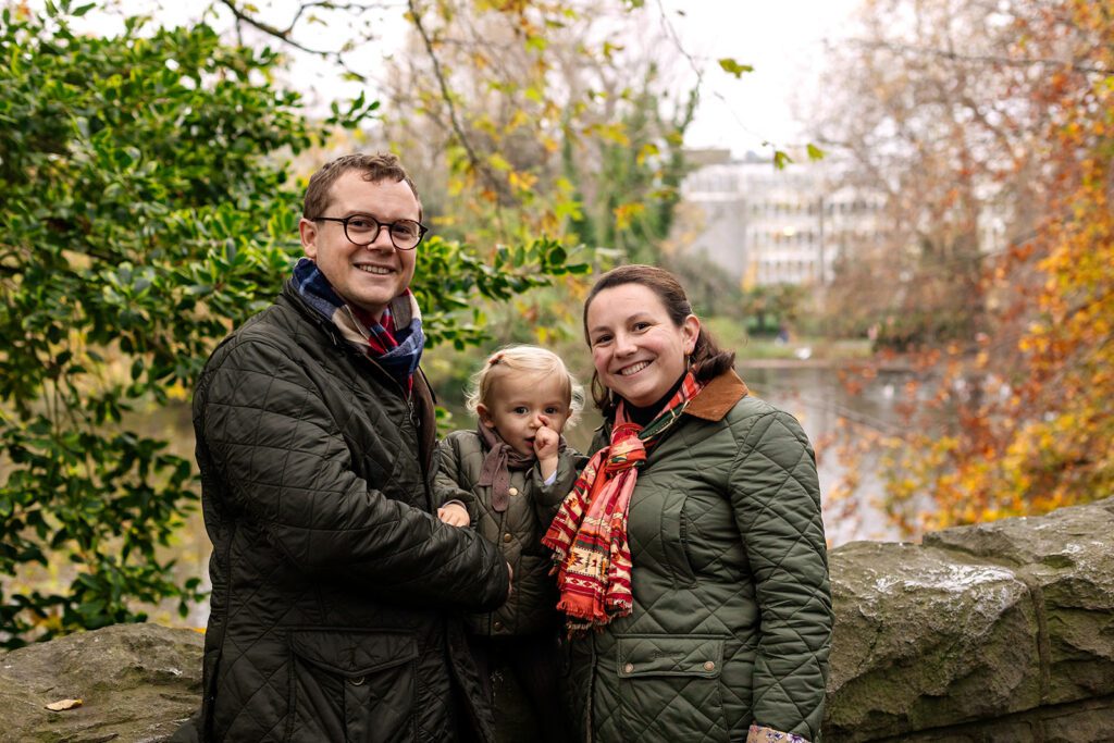 parents and little girl at a family photo session in st stephen's green
dublin