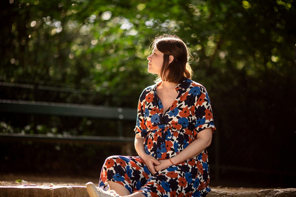 mum posing for maternity pictures